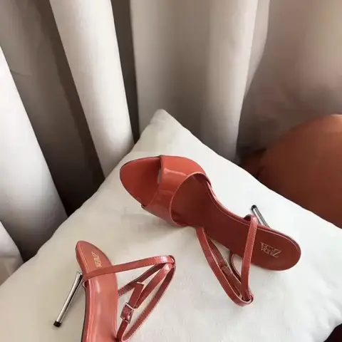 Lily 