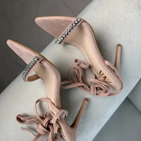     Crystal strap